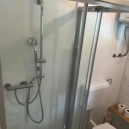 Drveni Sa Natkrivenom Terasom Apartamento